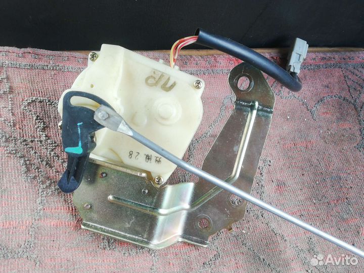 Активатор замка багажника Хонда CR-V 1