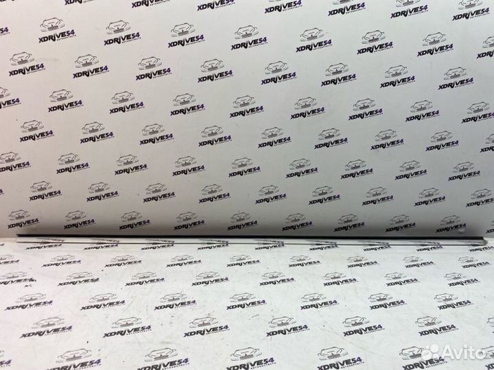 Молдинг стекла двери передний правый Bmw 335I E93