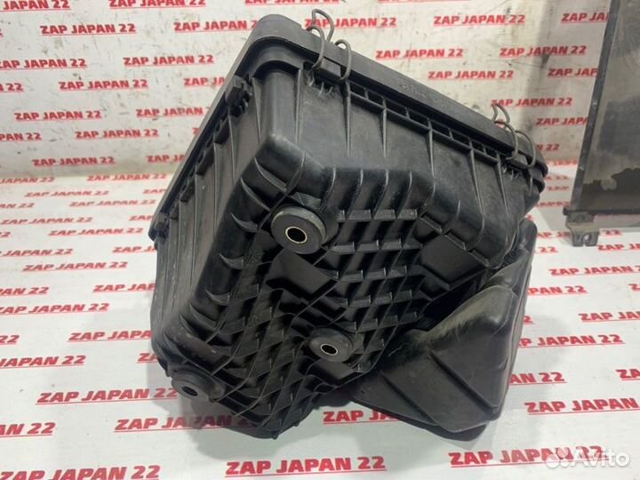 Корпус воздушного фильтра Mitsubishi Challenger