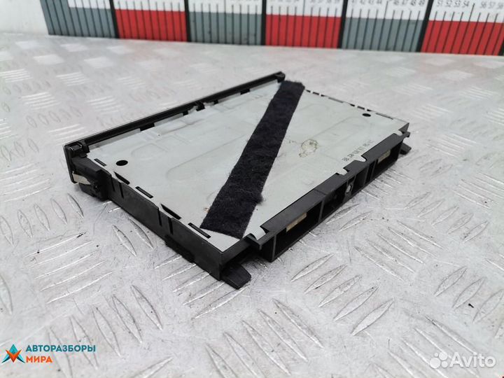 Подстаканник Volkswagen Bora 2002 1J0858601D