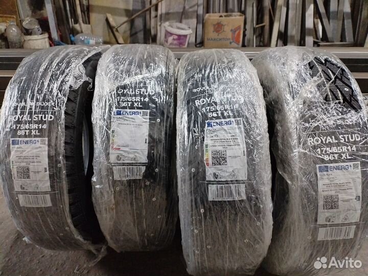 Royal Black Royal Stud 175/65 R14 86T