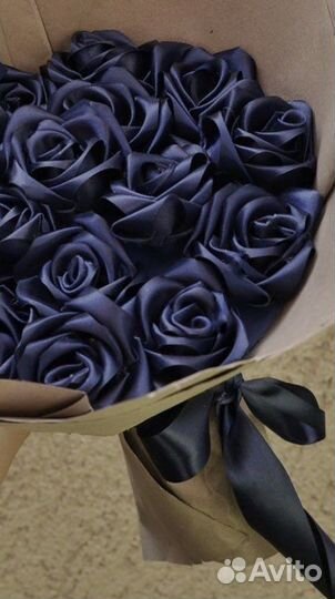 Букет из атласных роз и бабочек