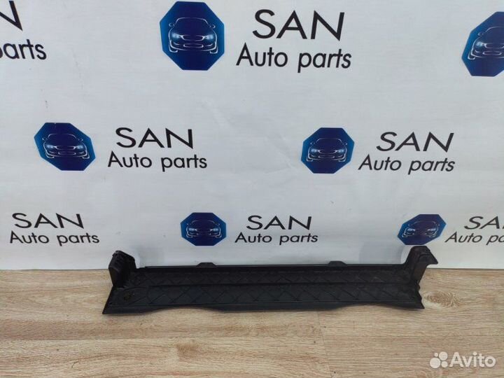 Кронштейн радиатора верхний Bmw X5 Рест E70 рест