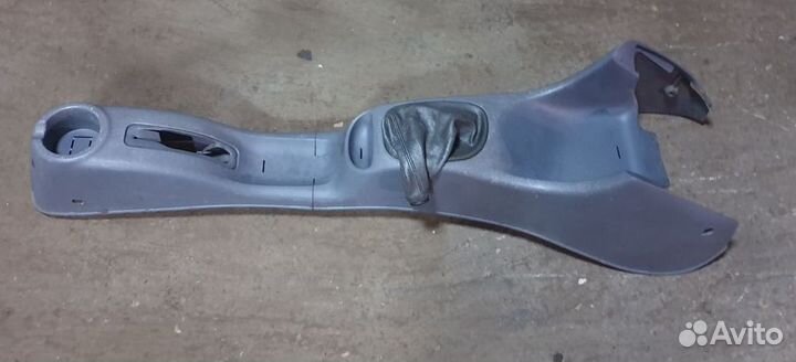 Консоль напольная в сборе Hyundai Accent