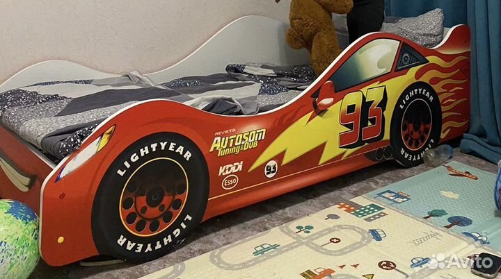 Детская кровать машинка