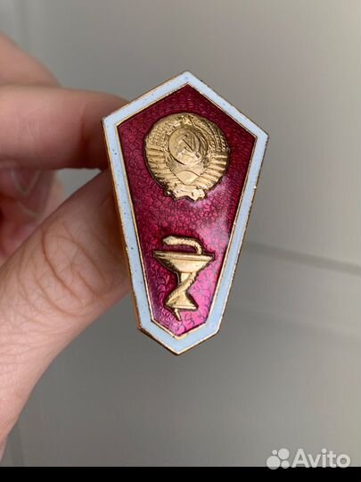 Знак об окончании мед техникума