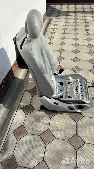 Передние пассажирское сиденье