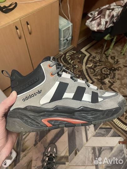 Кроссовки adidas зимние