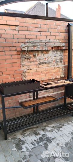 Мангальная зона со столом и печкой под казан