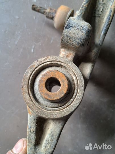 Рычаг передний левый Honda Inspire