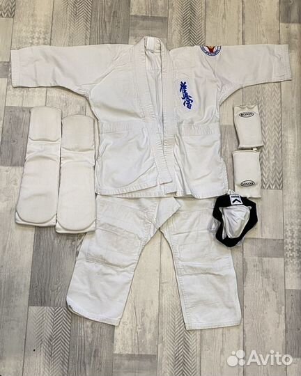 Кимоно для карате, перчатки, защита, ракушка