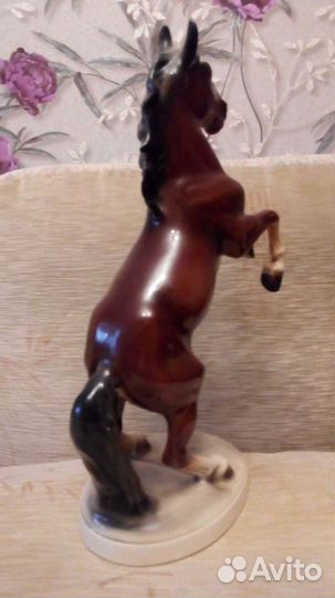 Статуэтка фарфоровая Лошадь