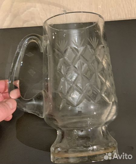 Бокалы, стаканы, вазы, пепельница, икорница