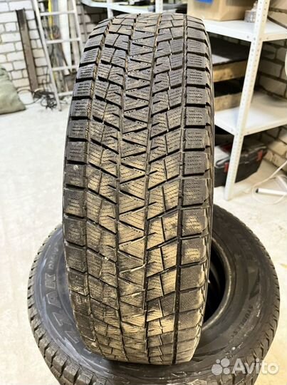 Bridgestone Blizzak DM-V1 215/70 R17 101R