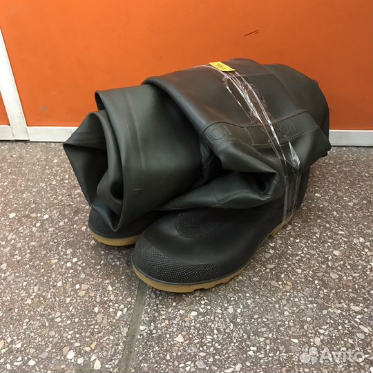 Сапоги резиновые и болотники в ассортименте