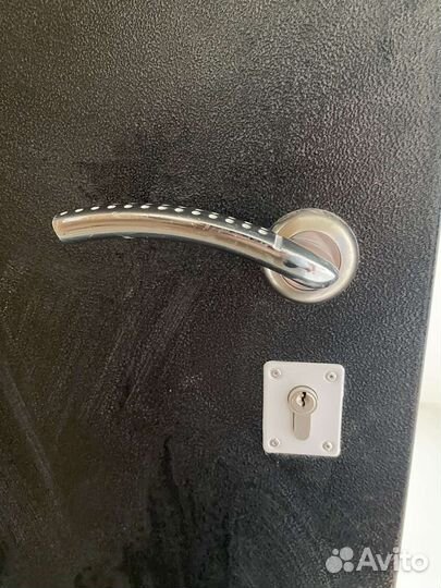 Металлическая дверь бу из новостроек