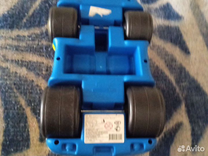 Гоночный автомобиль и самосвал