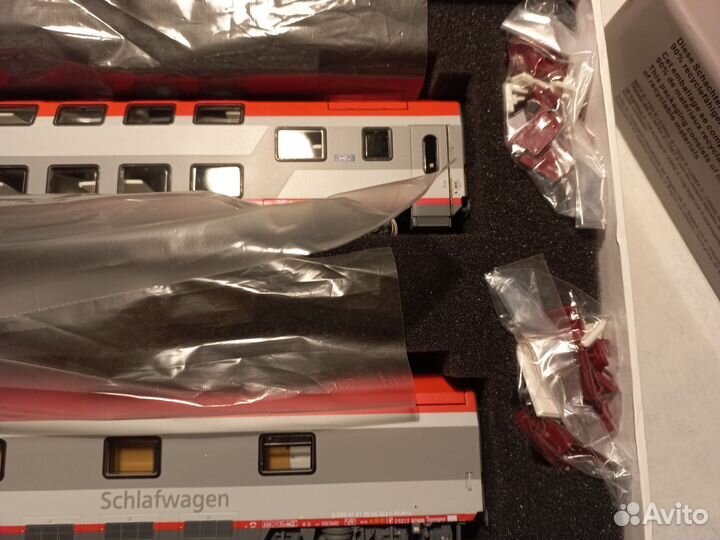 Модель железной дороги. Набор двухэтажных вагонов