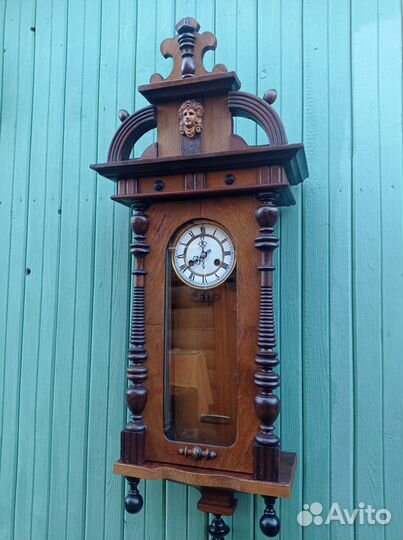 Настенные старинные часы с боем