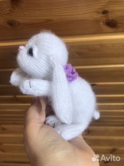 Зайчик реалистичный вязаный