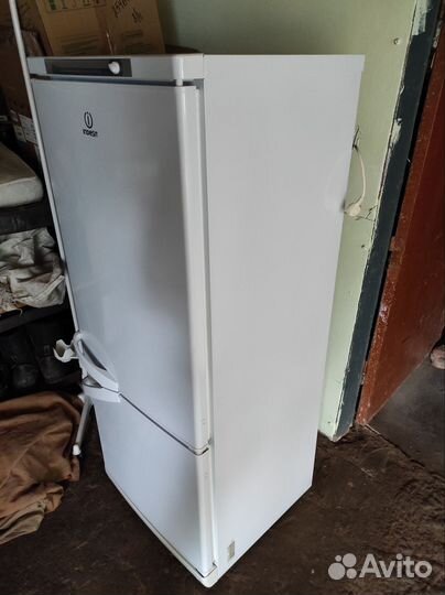 Холодильник Indesit