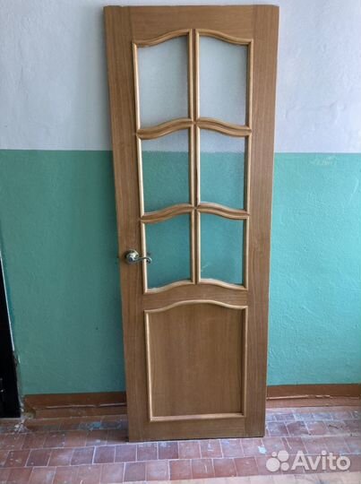 Дверь межкомнатная с петлями и ручкой