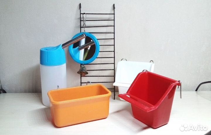 Аксессуары для клетки: кормушки, игрушки, домик