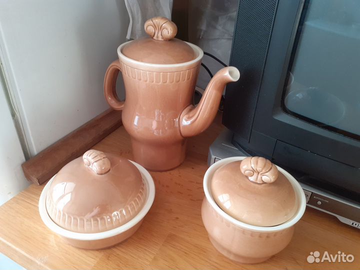 Чайник,сахарница,масленка