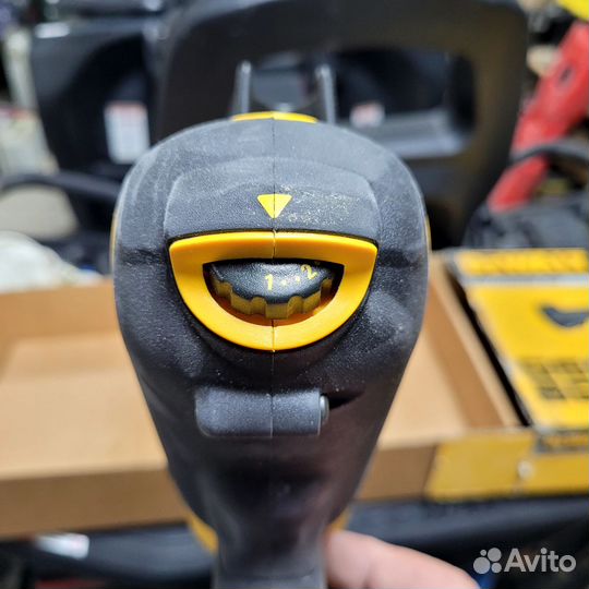 Пистолет для герметика dewalt