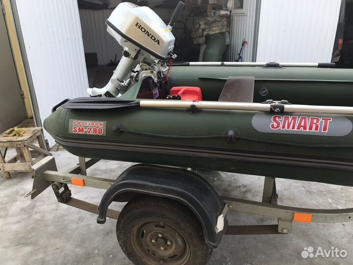 Лодка с мотором и прицепом