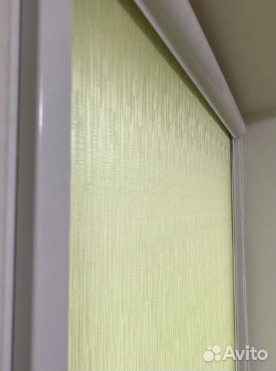 Рулонные шторы в коробе и с направляющими D7174