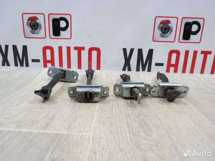 Ограничитель двери Kia Rio 3