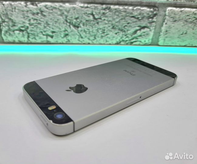 iPhone SE, 32 ГБ