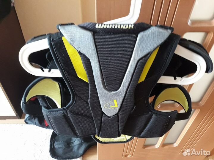 Нагрудник хоккейный