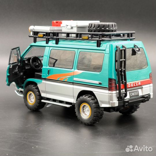 Металлическая модель Mitsubishi Delica MPV