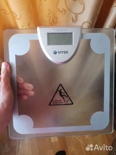 Весы напольные электронные Vitek VT-1970 SR