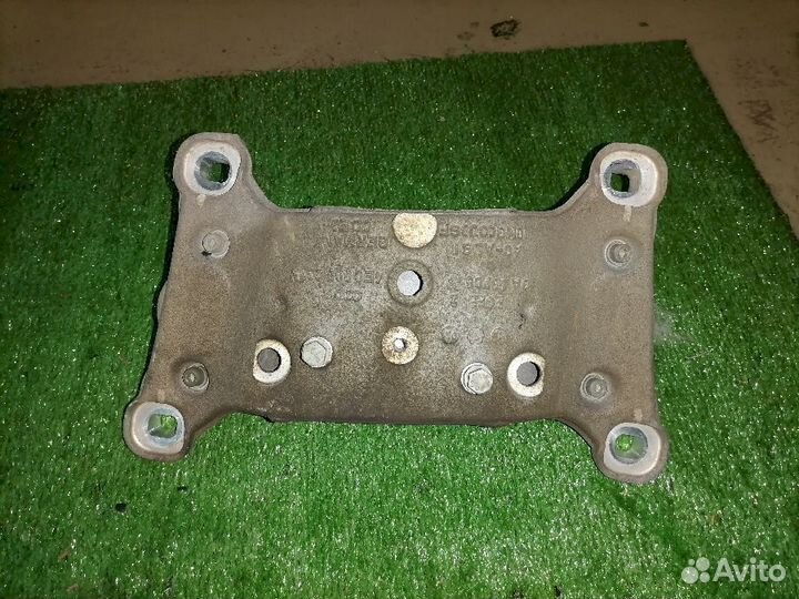 Кронштейн АКПП 4E0399231N Audi A8 D3 D3 с подушкам