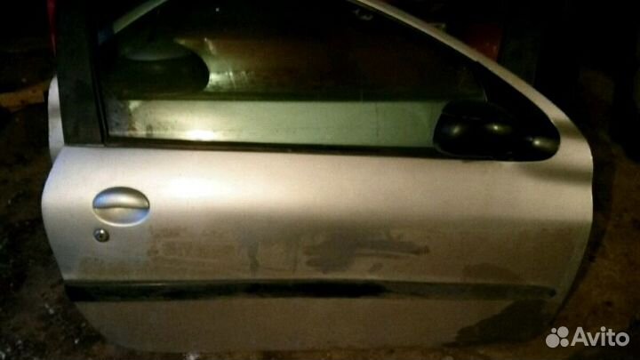 Дверь передняя правая Пежо 206 купе