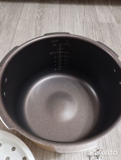 Мультиварка-скороварка Redmond RMC-M140