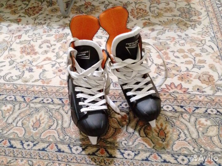 Коньки хоккейные