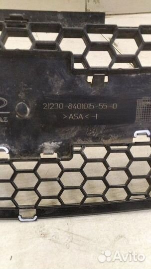 Решетка в бампер центральная Chevrolet Niva