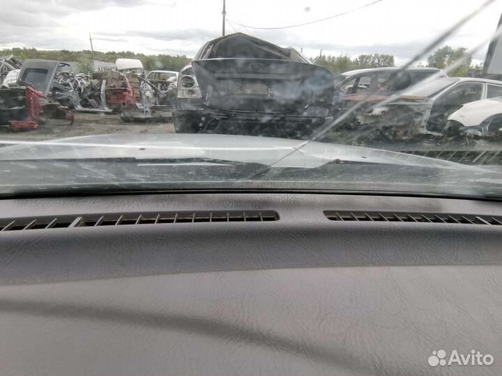 Салон торпедо Toyota Avensis 1997-2003