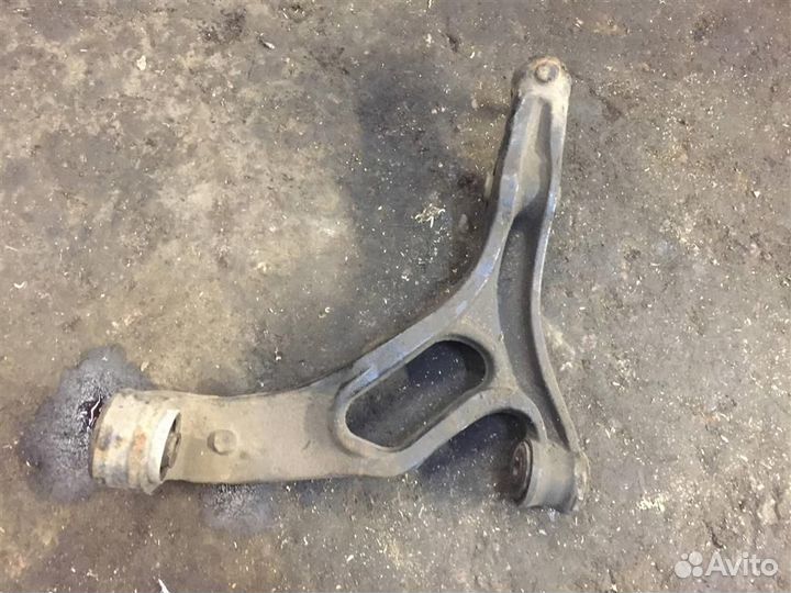 Рычаг передний нижний левый Volkswagen Touareg 7L