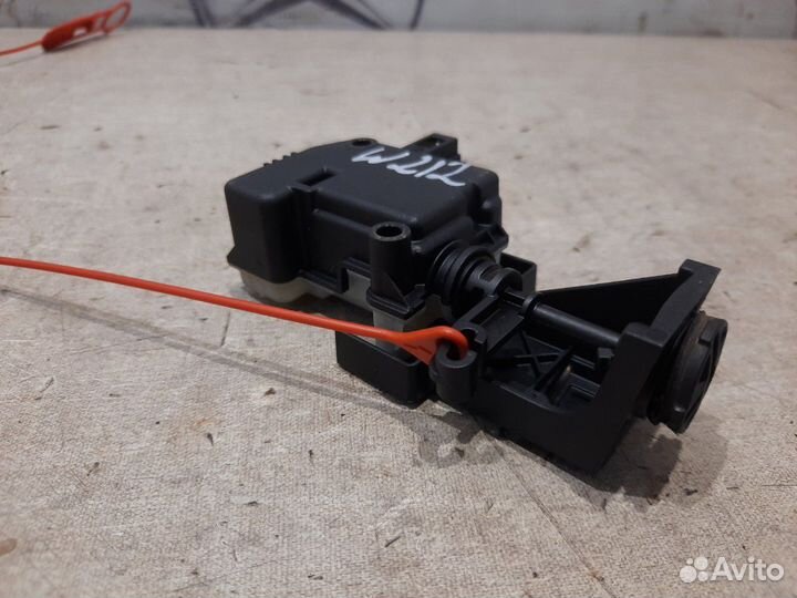 Активатор замка крышки бензобака Mercedes E350