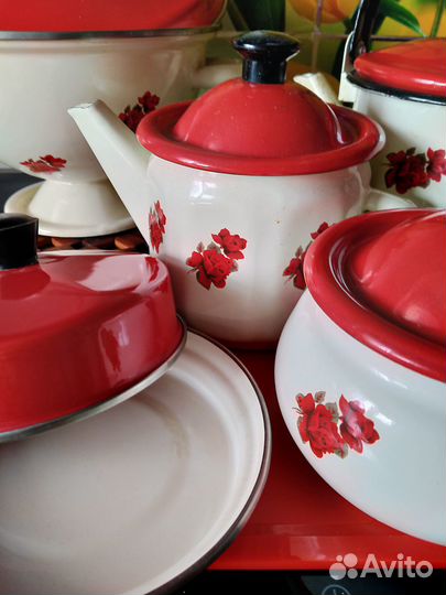 Набор эмалированной посуды