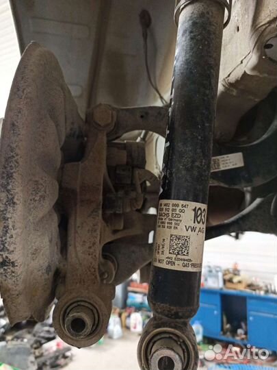 Поворотный кулак задний левый VW Golf 7