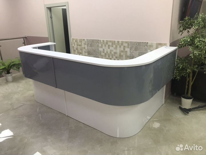 Стойка-ресепшен.Стойка администрации. Двухуровнева