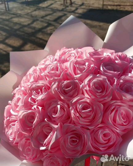 Букеты из атласных/синельных роз,тюльпанов и т.д