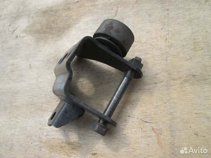 Кронштейн опоры двигателя задний Toyota Corolla