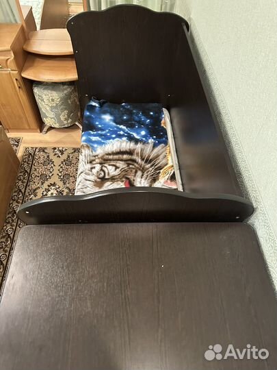 Детская кровать, с местом для пеленания